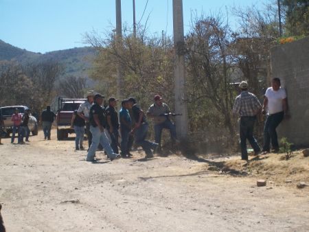 Members of San José defending our rights confront mine opponents. Photo by Coordinating Committee of the United Villages of the Ocotlan Valley.