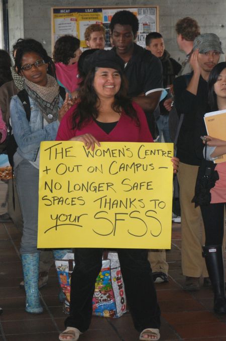 Students, staff and community members rally in support of CUPE 3338 // Flux Photo Students, staff and community members rally in support of CUPE 3338 // Flux Photo