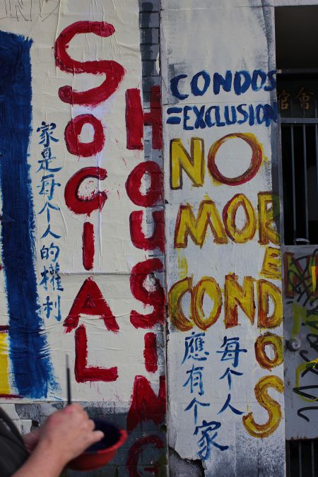 Multi-lingual   [Photo: Tami Starlight]