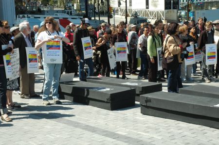 Standing up for Colombia at the Federal Liberal Convention, May 1, 2009