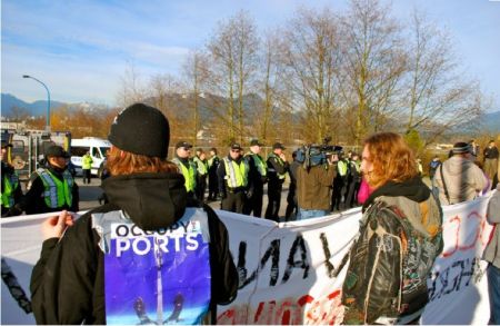Protesters Face Police on Commissioner St [credit: Michael]