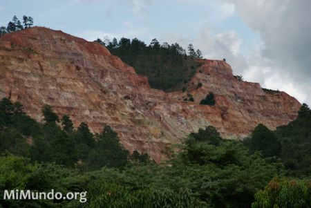Goldcorp's San Martin Gold Mine in the Siria Valley, Honduras, 2007. (Photo by James A. Rodríguez / MiMundo.org)
