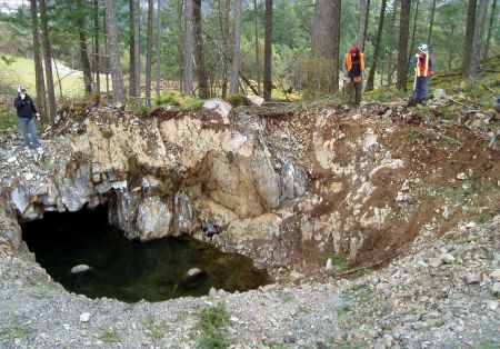 Free miners (right) inspect damage to SPAET cave, 2008. Photo Ingmar Lee