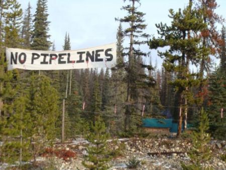 Banner hangs at the Unist'Hot'en protection camp
