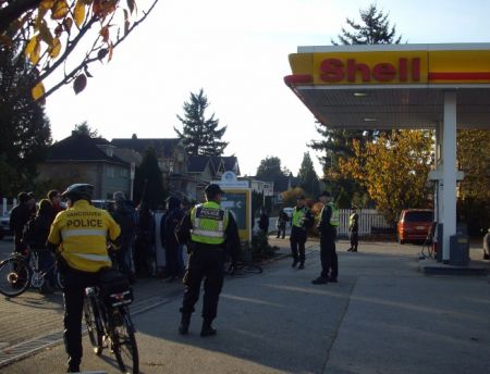 At the Shell station on Clark Drive and 12th Avenue, police surround the station.