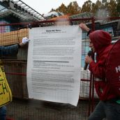 Dave Murray (CCAP/RTR/VANDU) reads out the letter to the owner of 2707 Belmont Drive