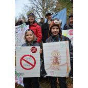 Crowd defies Kinder Morgan court order