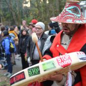 Crowd defies Kinder Morgan court order