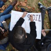 Crowd defies Kinder Morgan court order