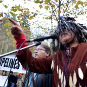 Crowd defies Kinder Morgan court order