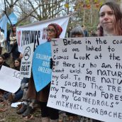 Crowd defies Kinder Morgan court order