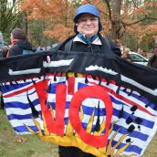 Crowd defies Kinder Morgan court order