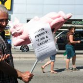 `oink`