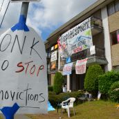 Cops stymied - demoviction protesters demand talks with Burnaby Mayor