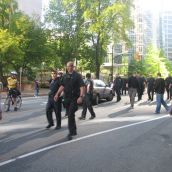 Police returned to set up a cordon around the arrestees