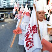 Canucks arena workers fight for concessions