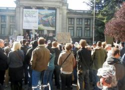 At the Vancouver Art Gallery [photo: Rider Cooey]
